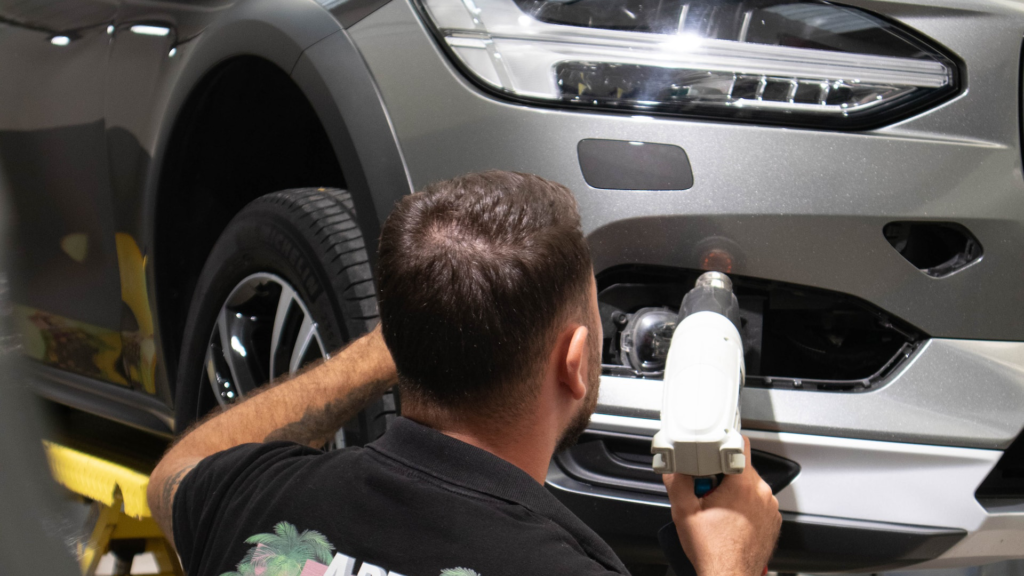 car wrap vinyl applying heat